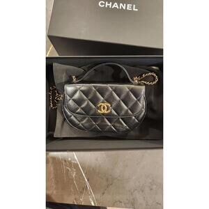 Chanel 23A CC Curve Clutch - Black